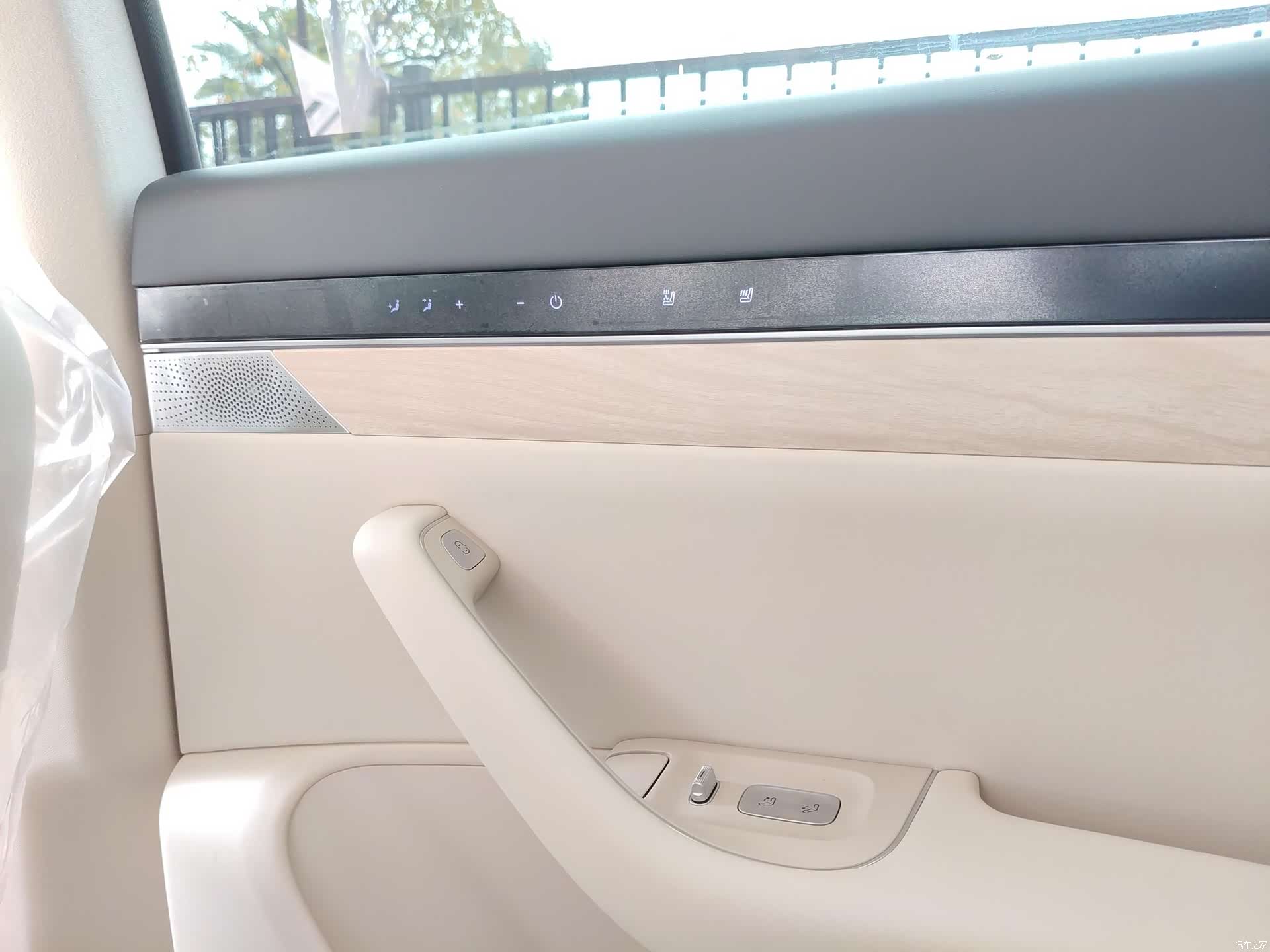 Luxeed R7, 2026 8