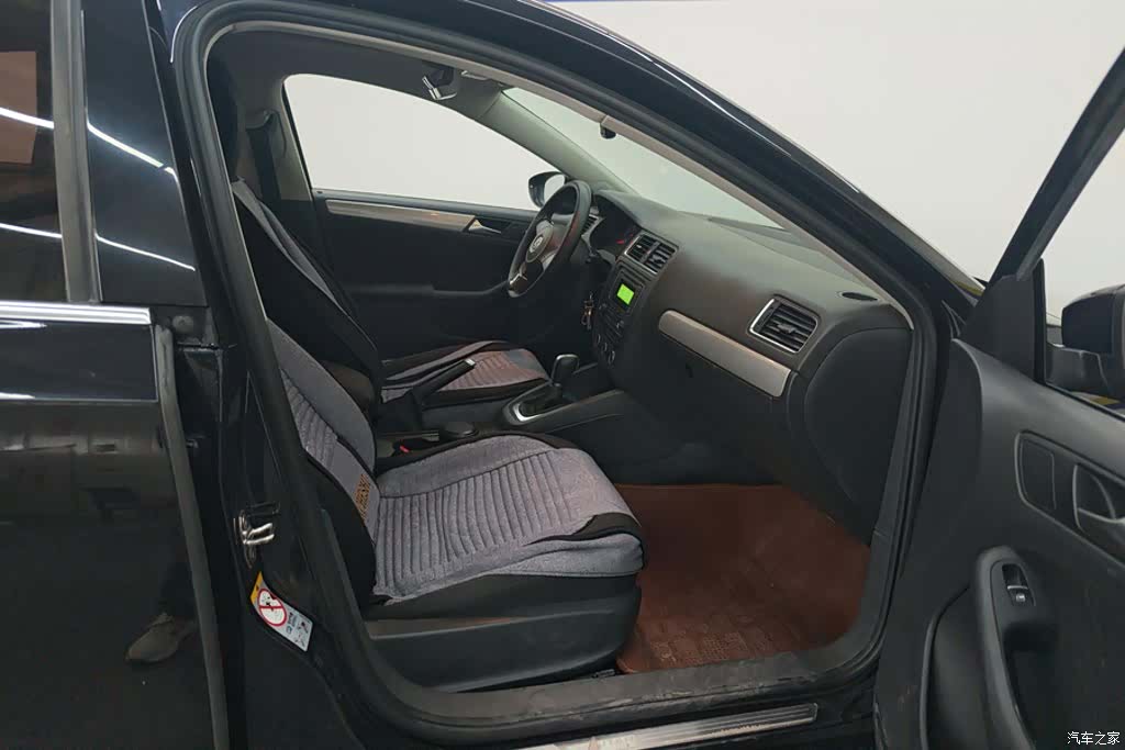 Volkswagen Sagitar, 2015 8