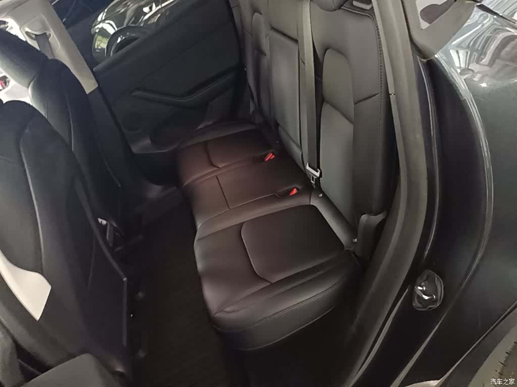 Tesla Model Y, 2024 17