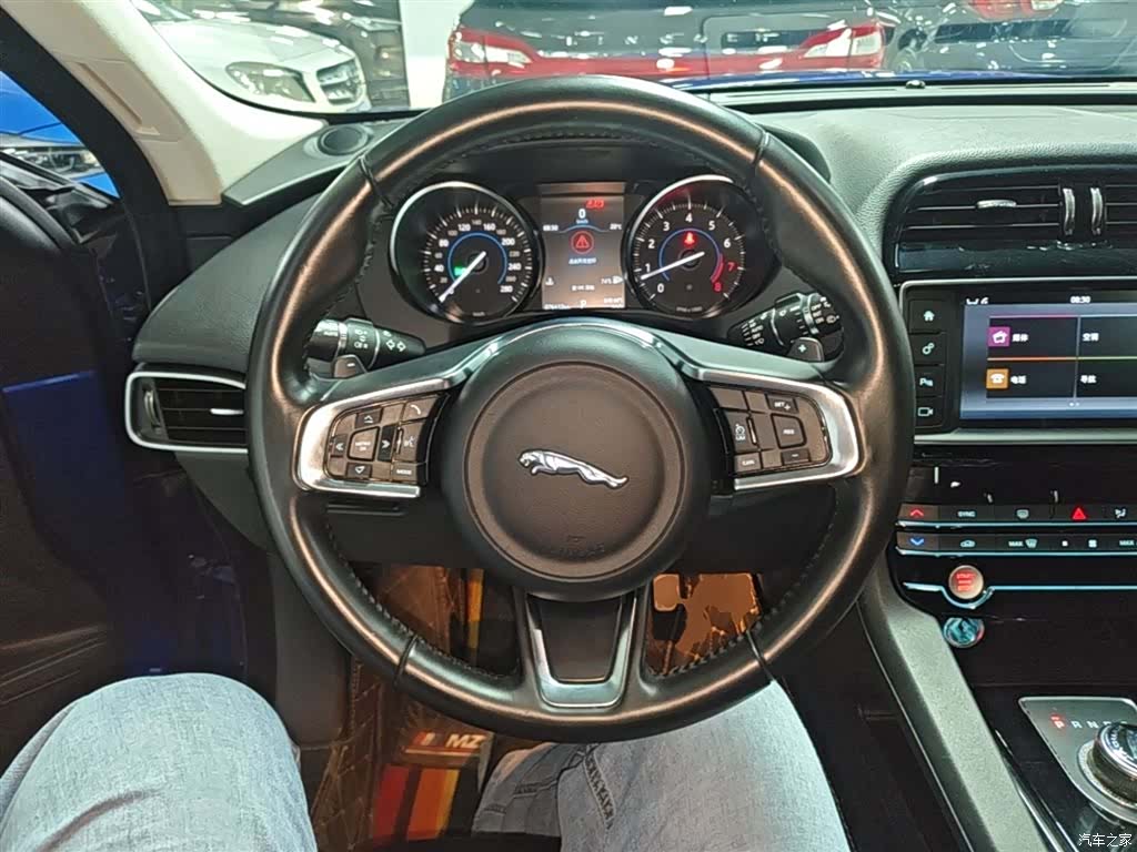 Jaguar F-PACE, 2018 11