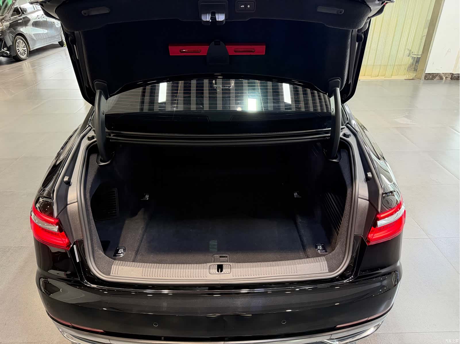 Audi A8L, 2022 9