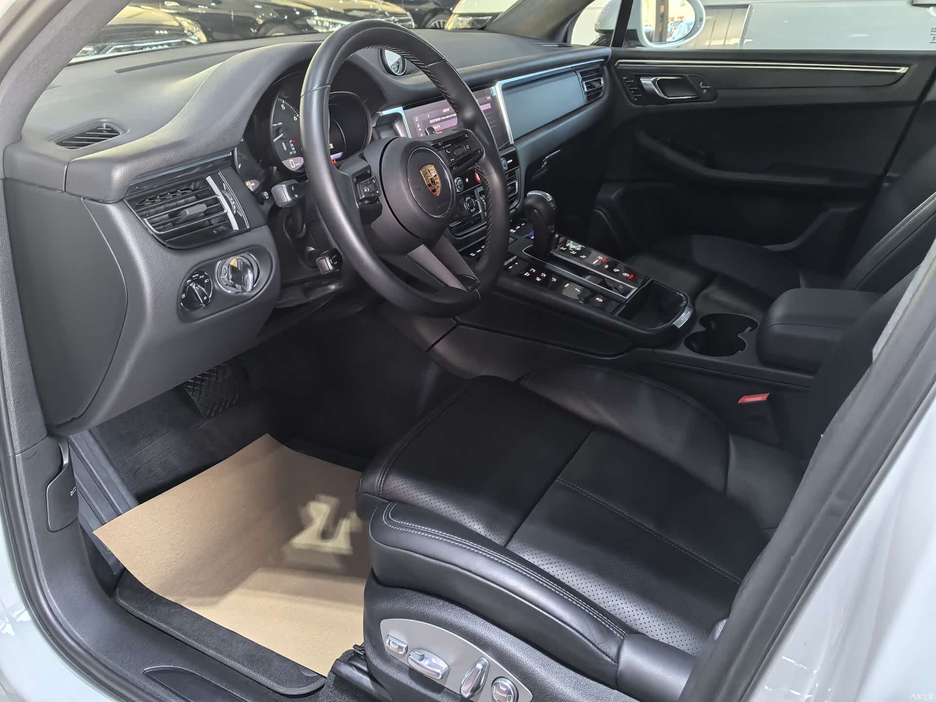 Porsche Macan, 2024 3