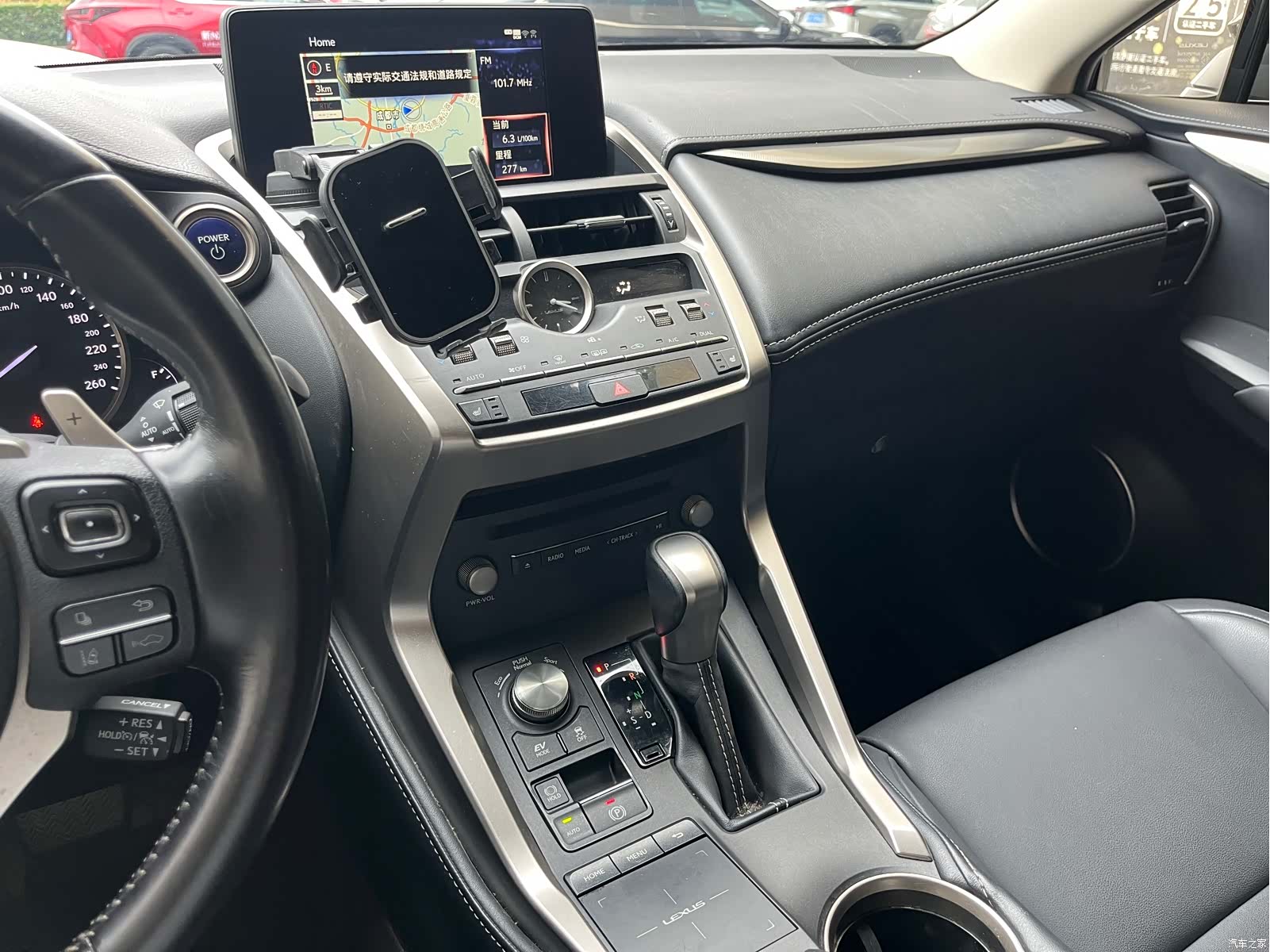 Lexus NX, 2020 15