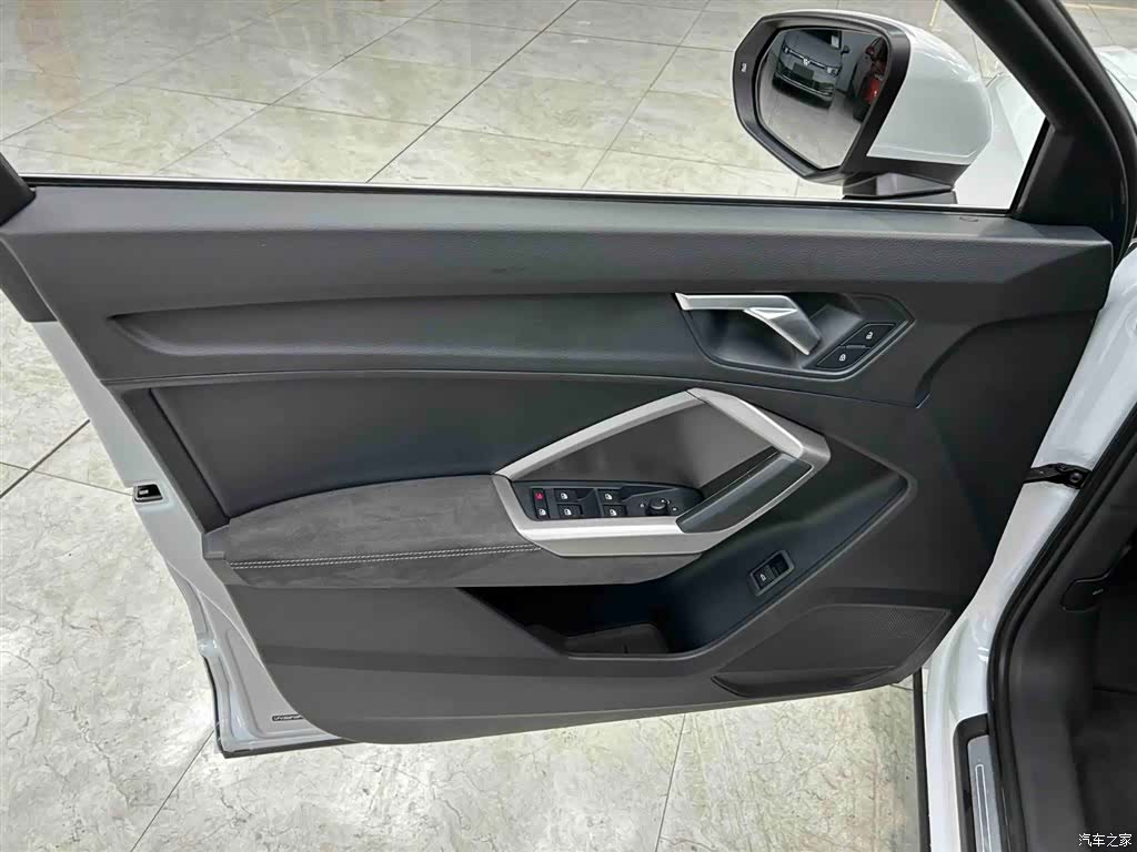 Audi Q3, 2023 10