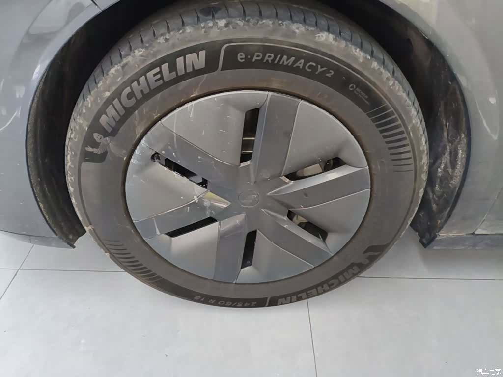 Li Auto MEGA, 2025 25