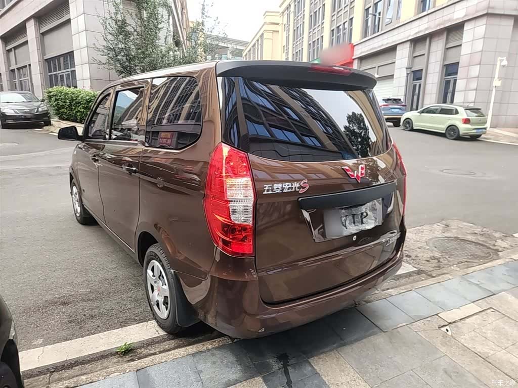 Wuling Hongguang, 2022 все фото
