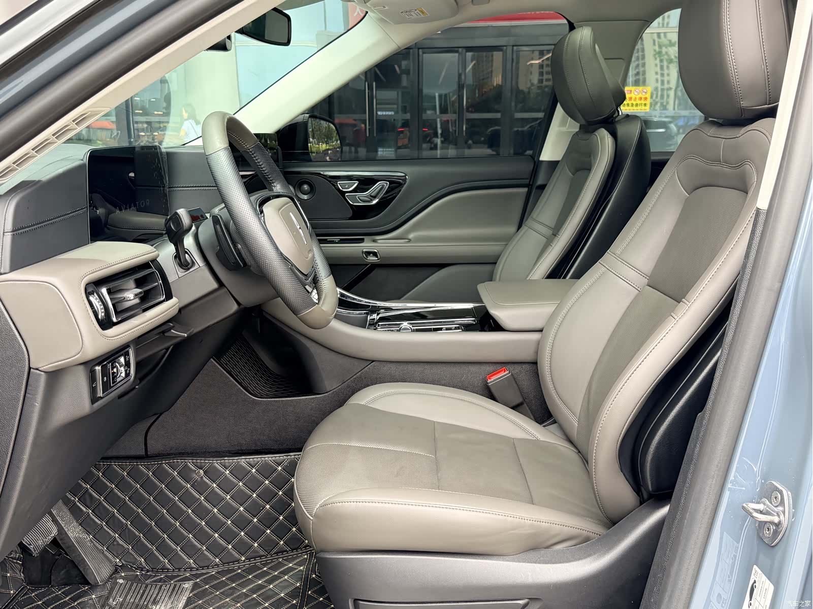 Lincoln Aviator, 2025 15