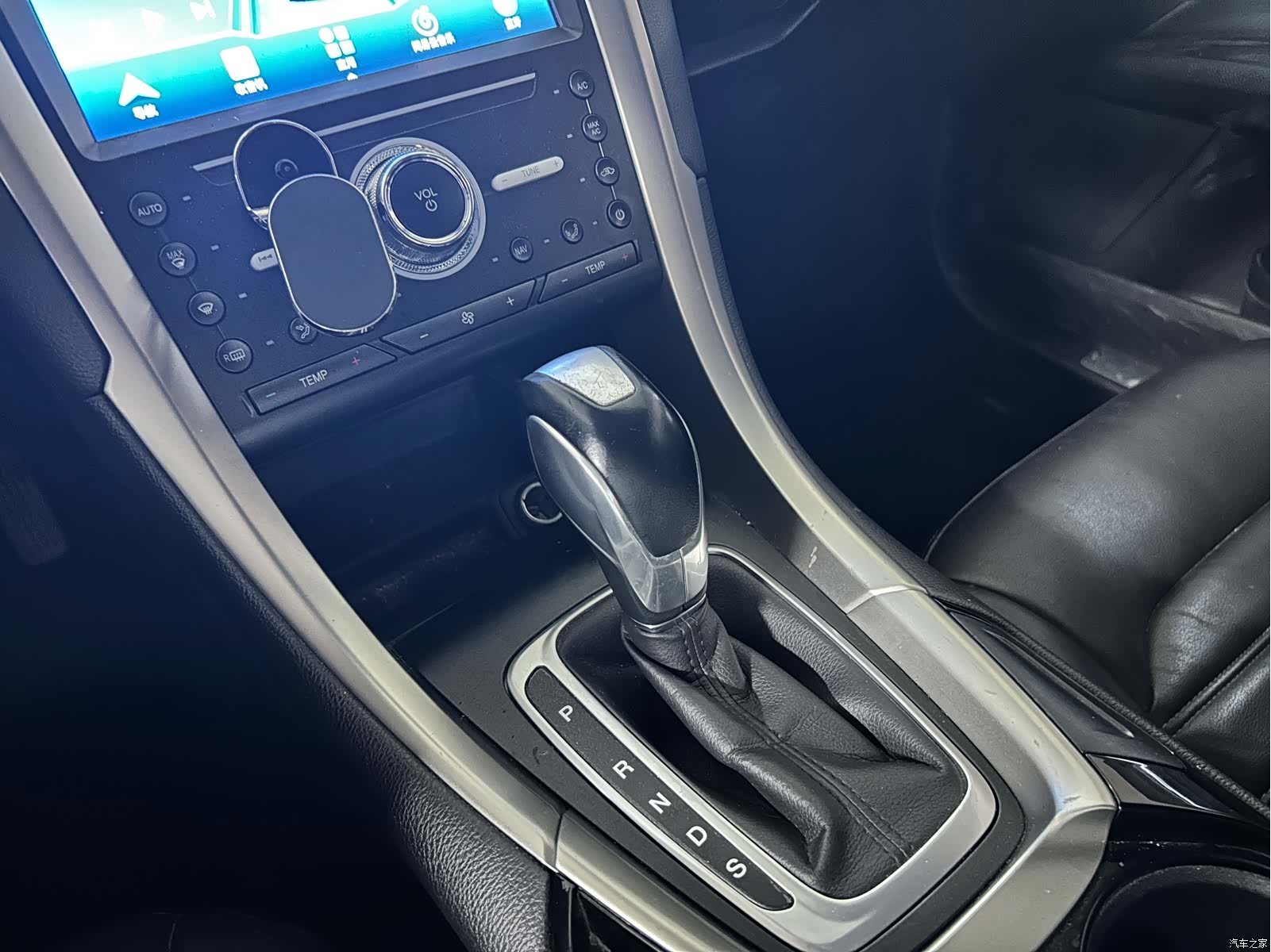 Ford Mondeo, 2015 12