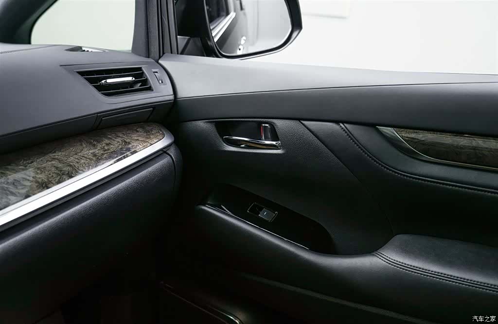Toyota Vellfire, 2021 23