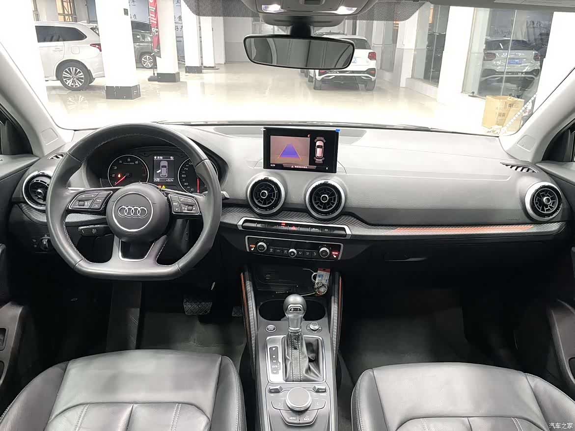 Audi Q2L, 2023 9