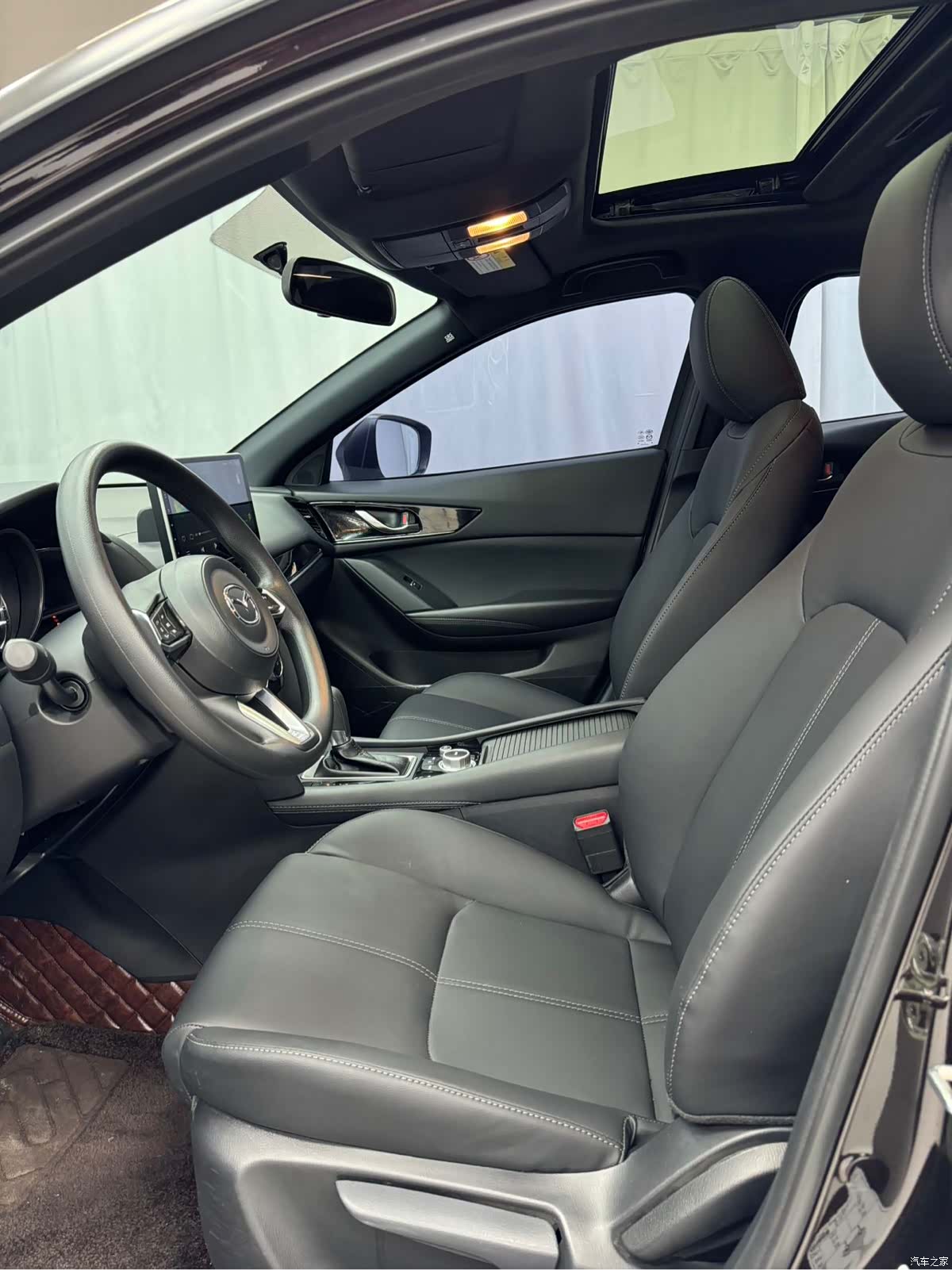 Mazda CX-4, 2023 11