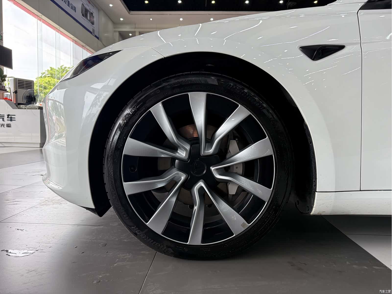 Tesla Model 3, 2025 9
