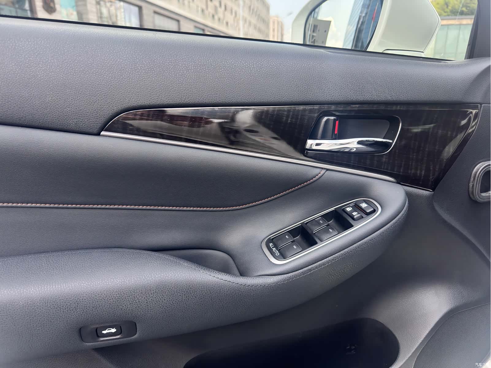 Toyota Crown, 2016 24
