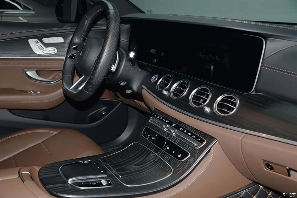 Mercedes-Benz E-Class, 2023 18