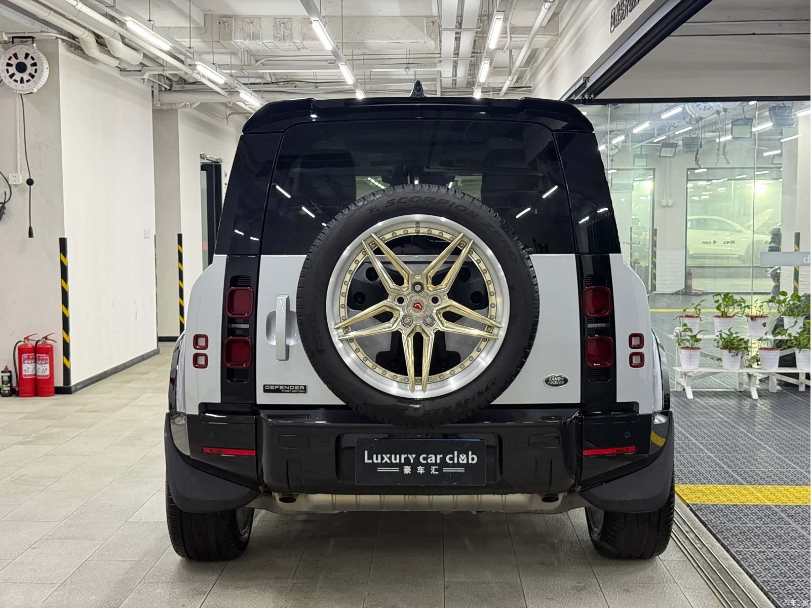 Land Rover Defender, 2021 4