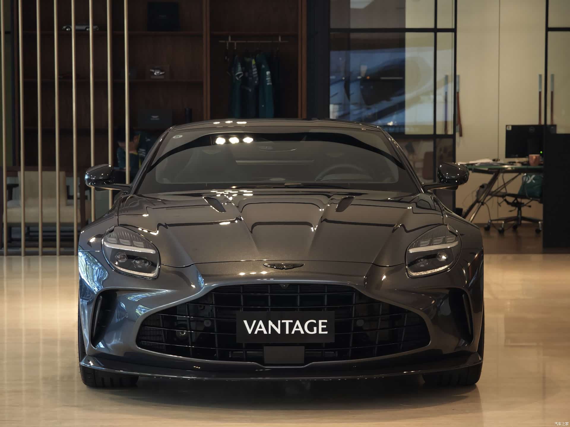 Aston Martin Vantage, 2024 12