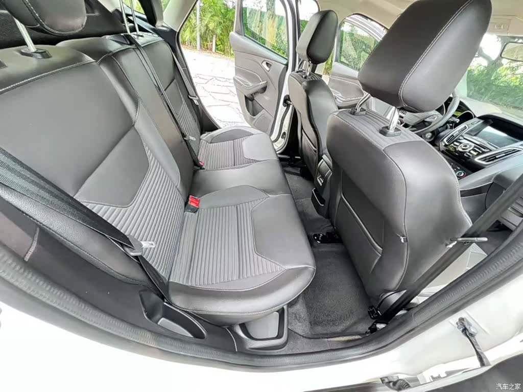 Ford Focus, 2021 12