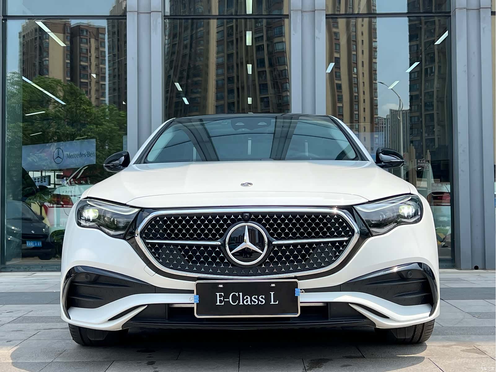Mercedes-Benz E-Class, 2025 4