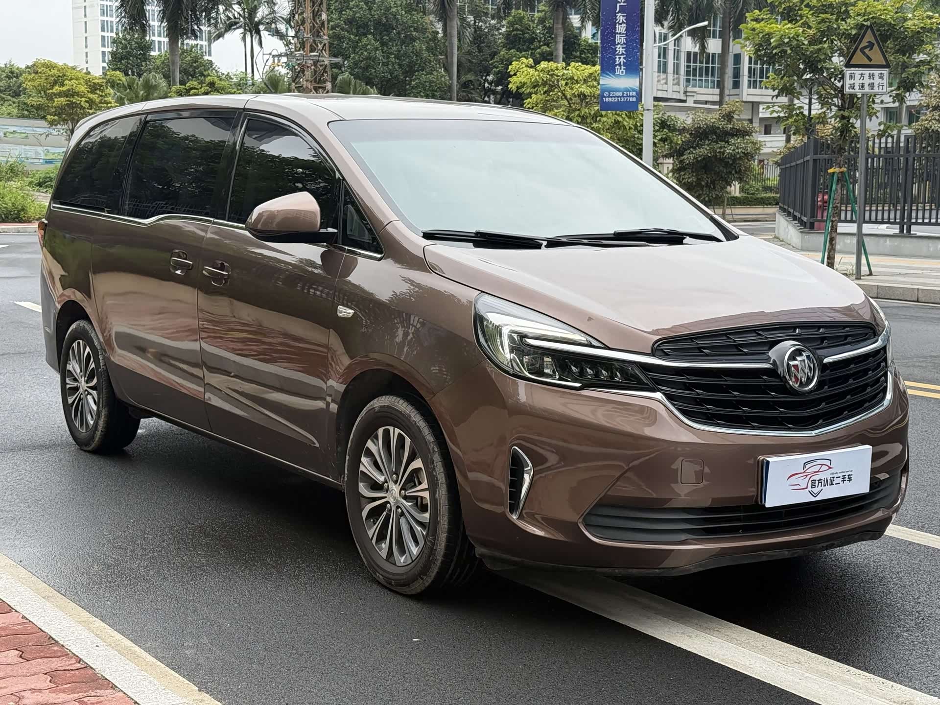 Buick GL8, 2022 3
