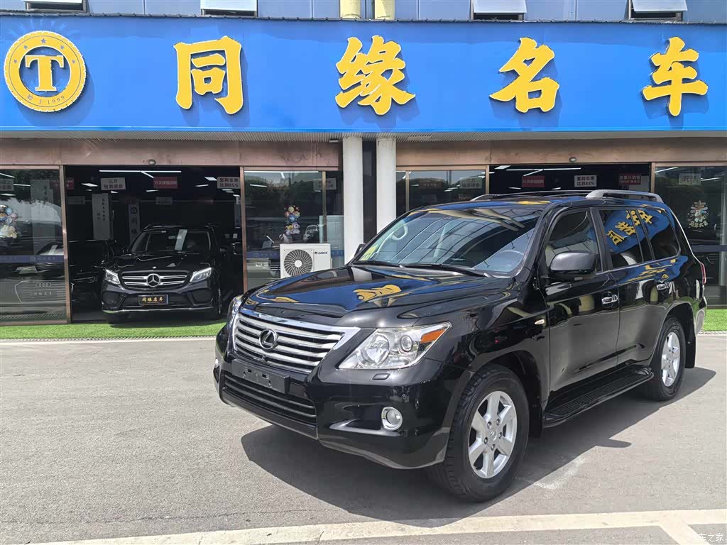Lexus LX, 2010 1