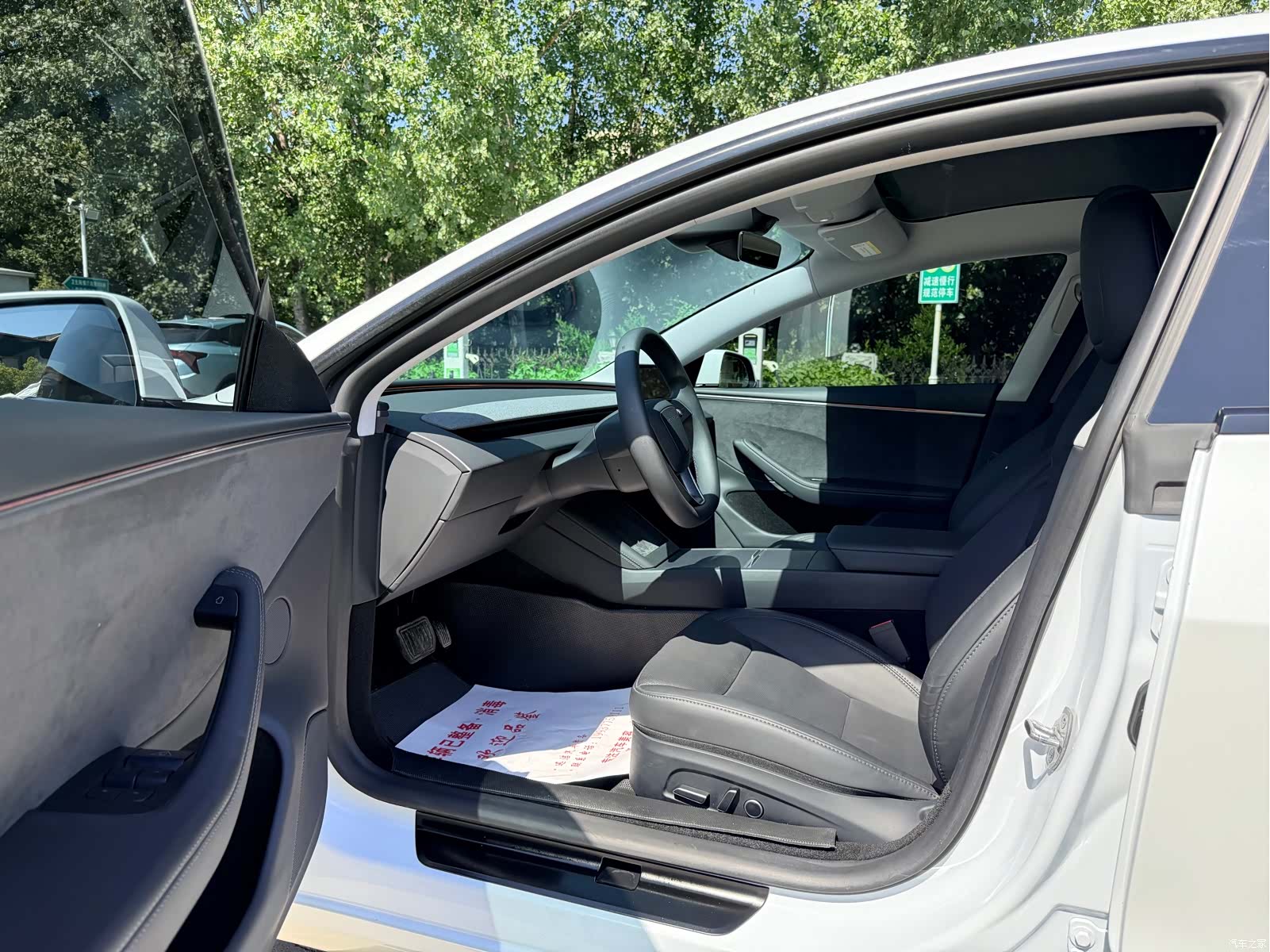 Tesla Model 3, 2025 4