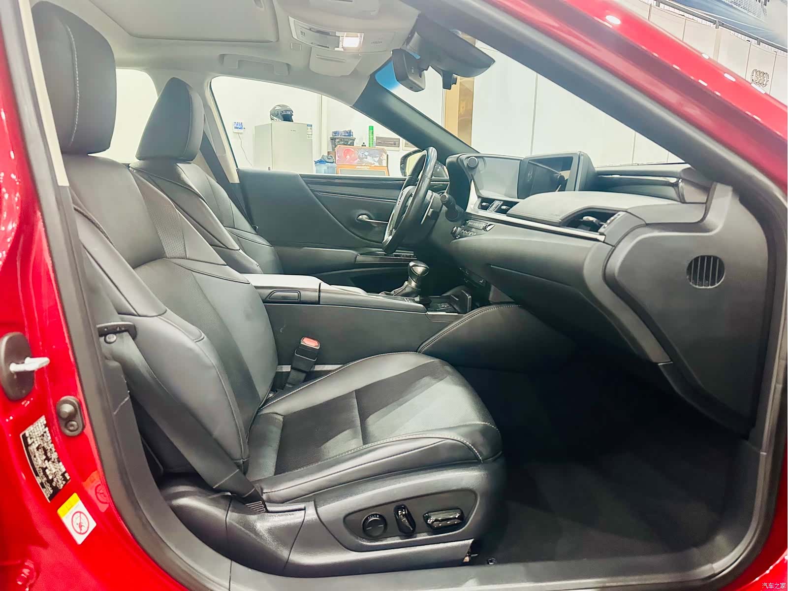 Lexus ES, 2018 11