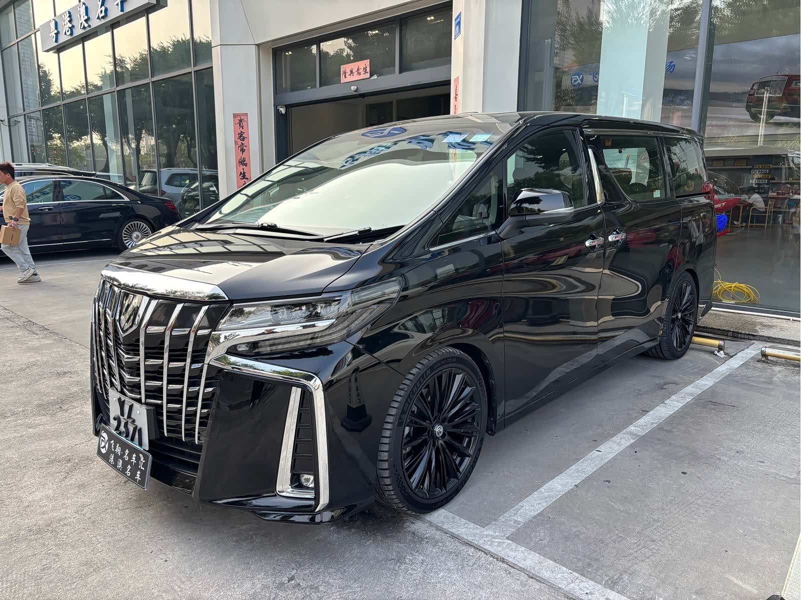 Toyota Alphard, 2019 1
