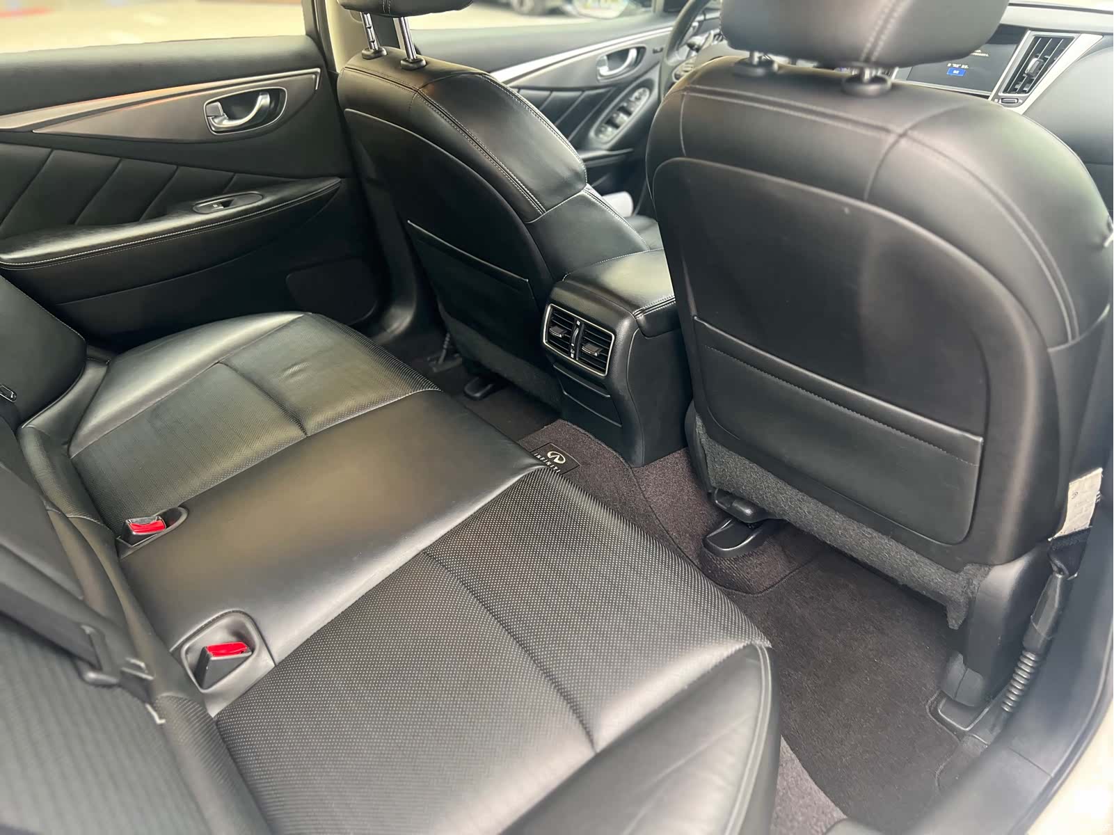 Infiniti Q50, 2015 10