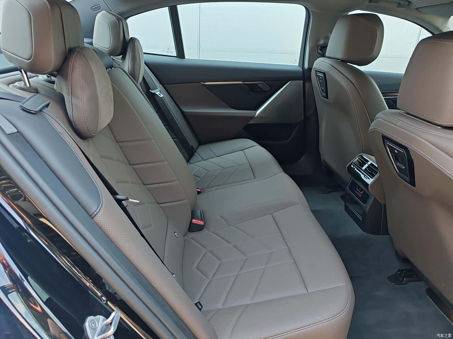BMW i5, 2025 6