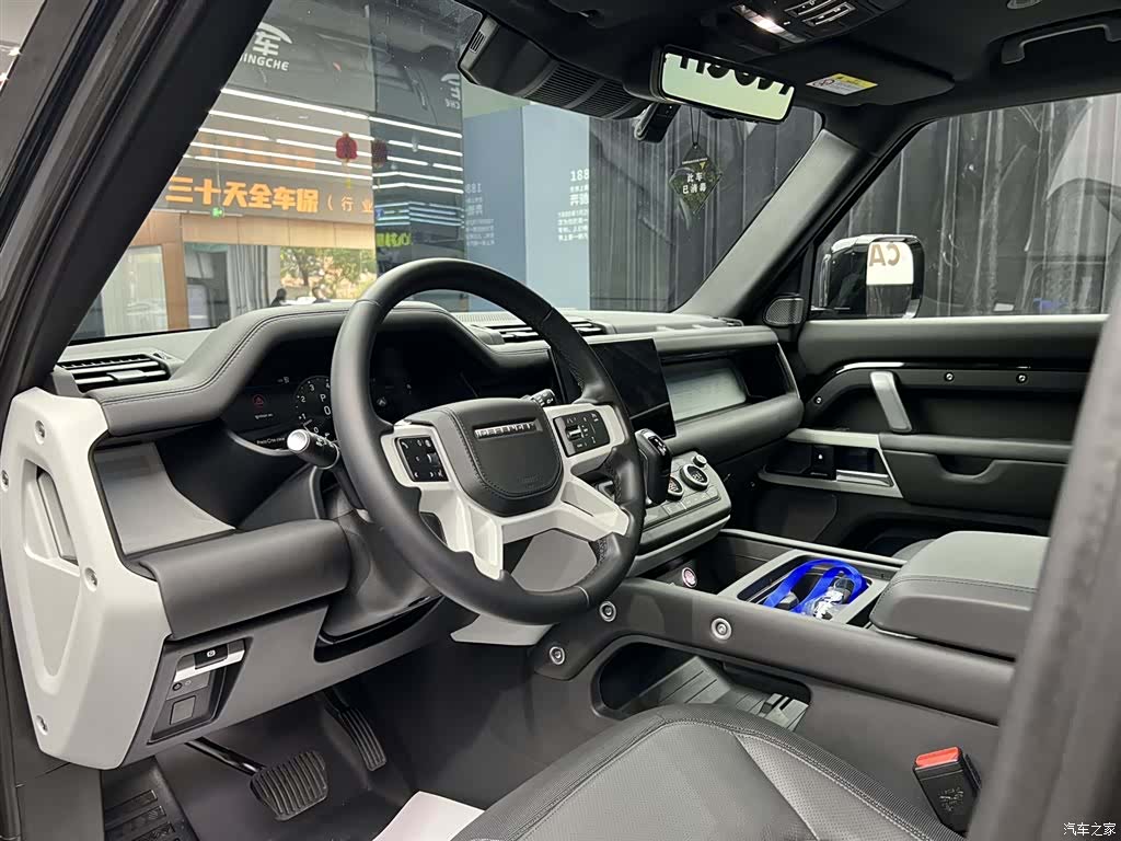 Land Rover Defender, 2024 16