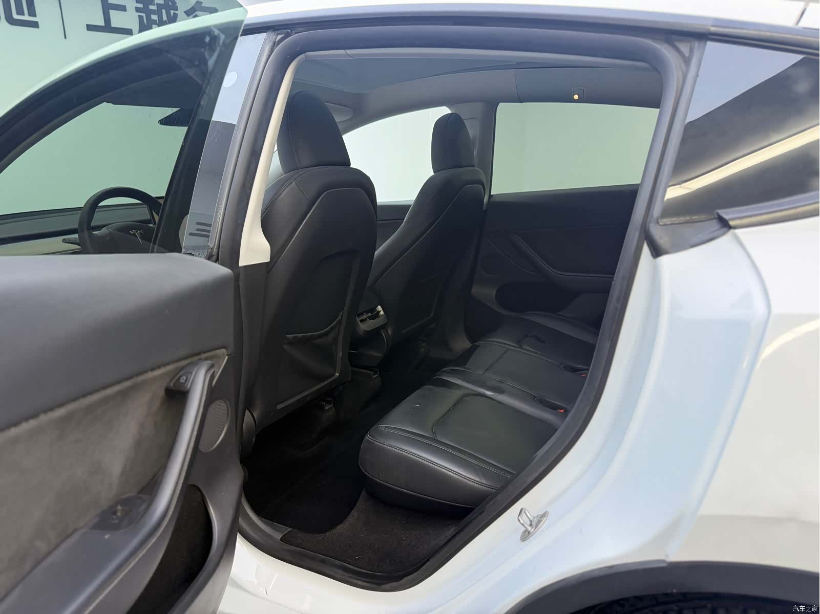 Tesla Model Y, 2023 10