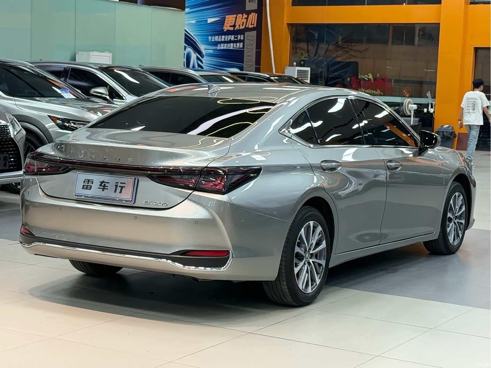 Lexus ES, 2025 9