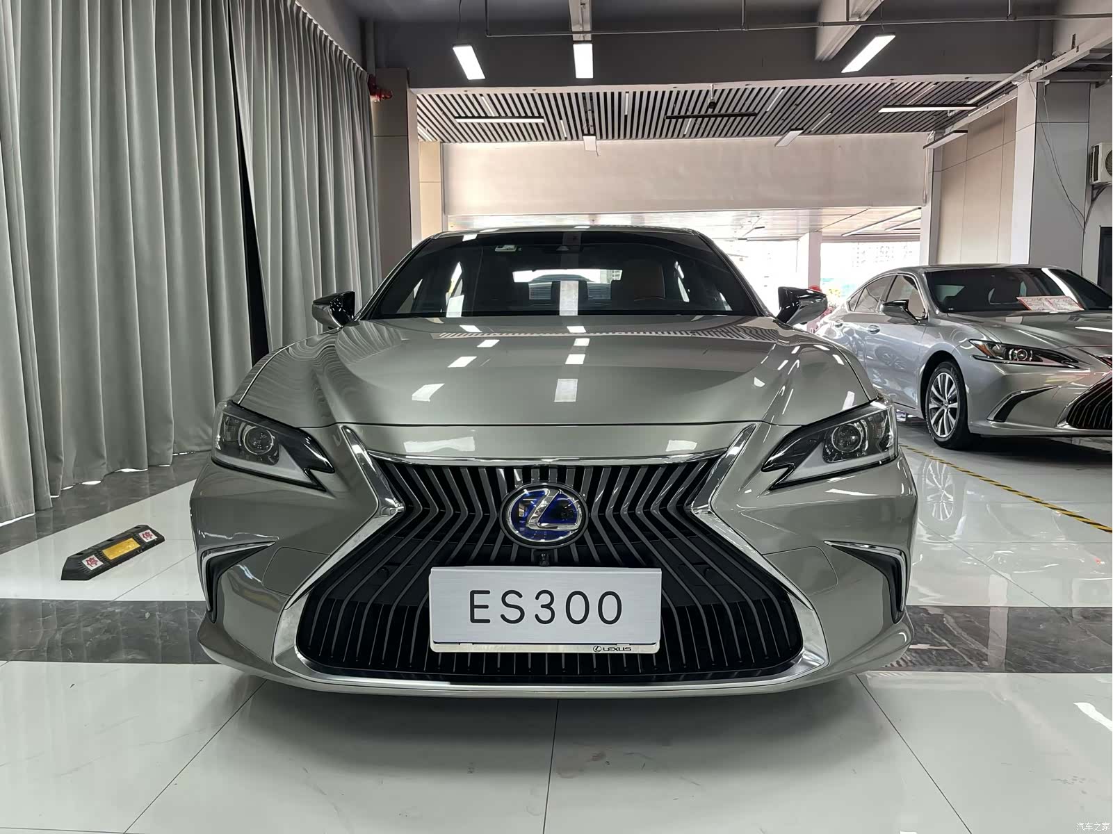 Lexus ES, 2019 2