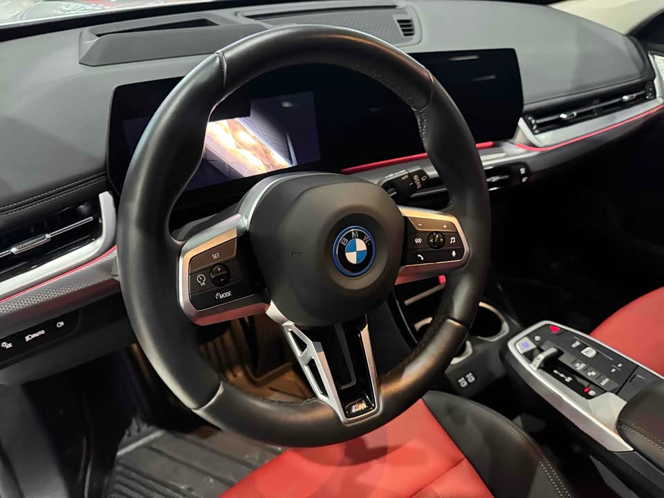 BMW iX1