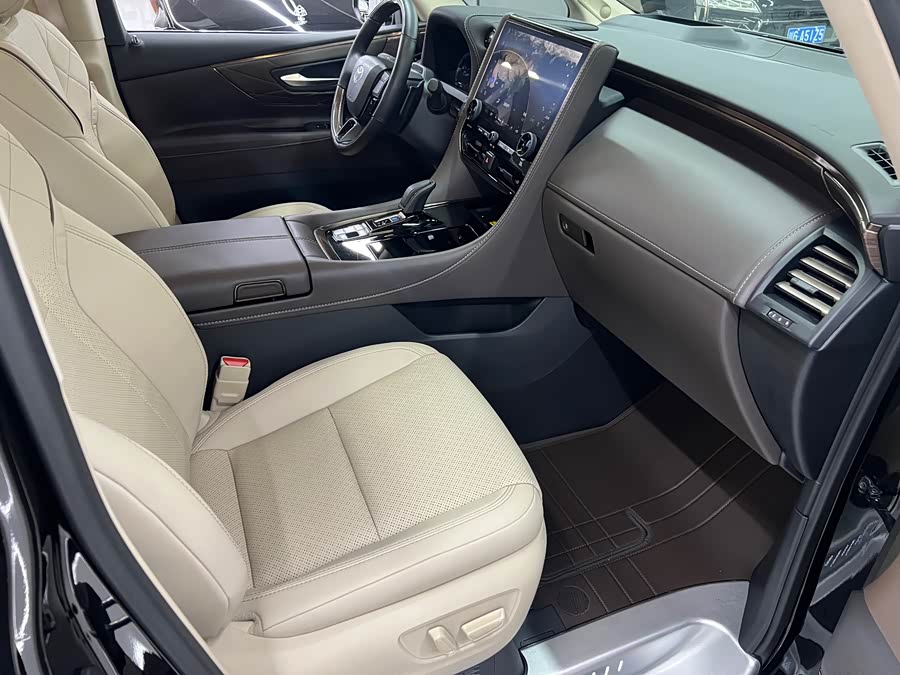 Toyota Alphard 2025, фото 26
