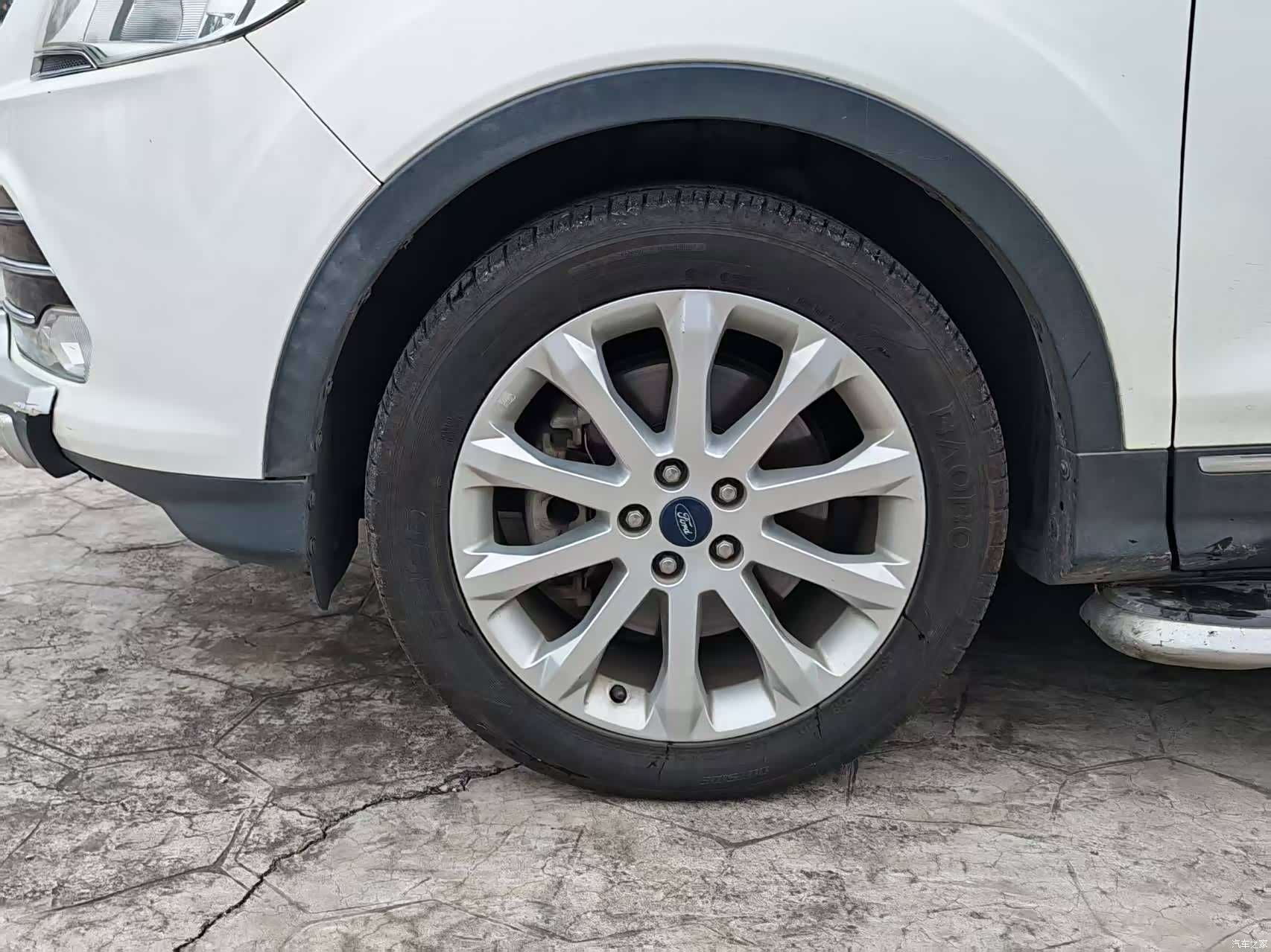 Ford Kuga, 2015 10