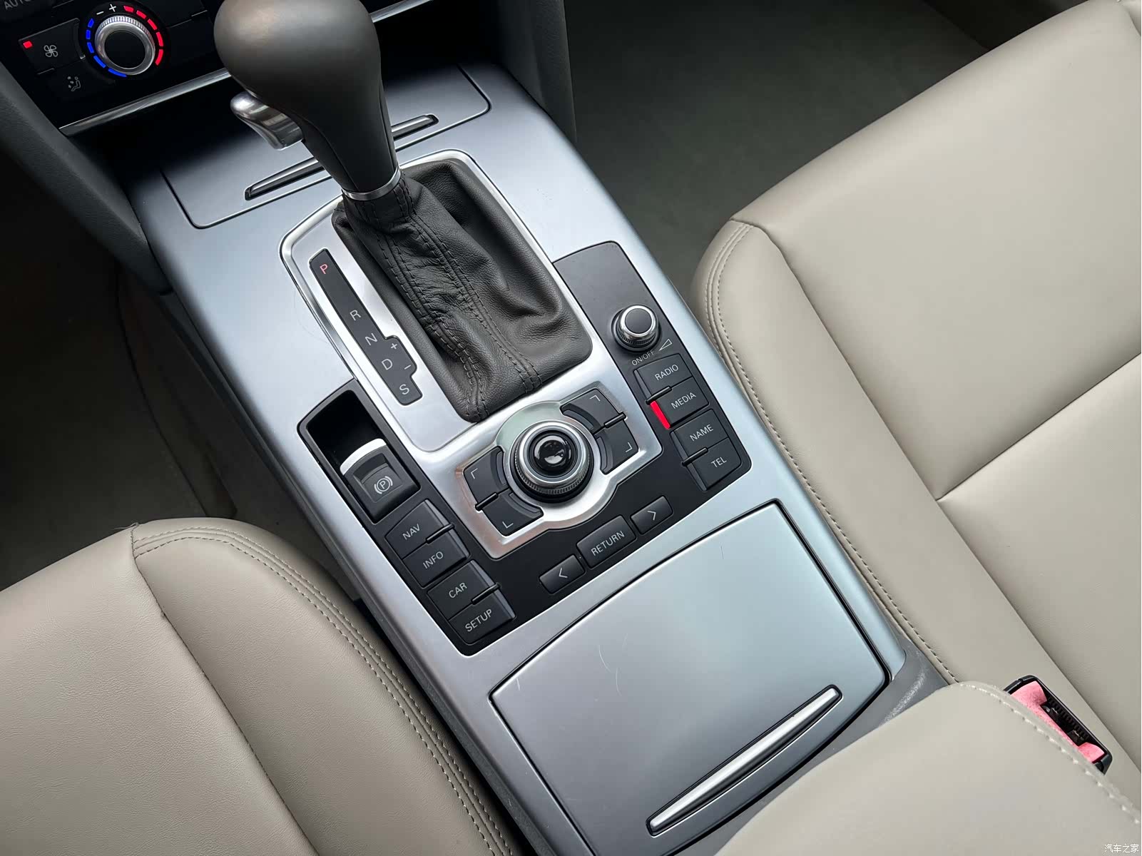 Audi A6L, 2010 16