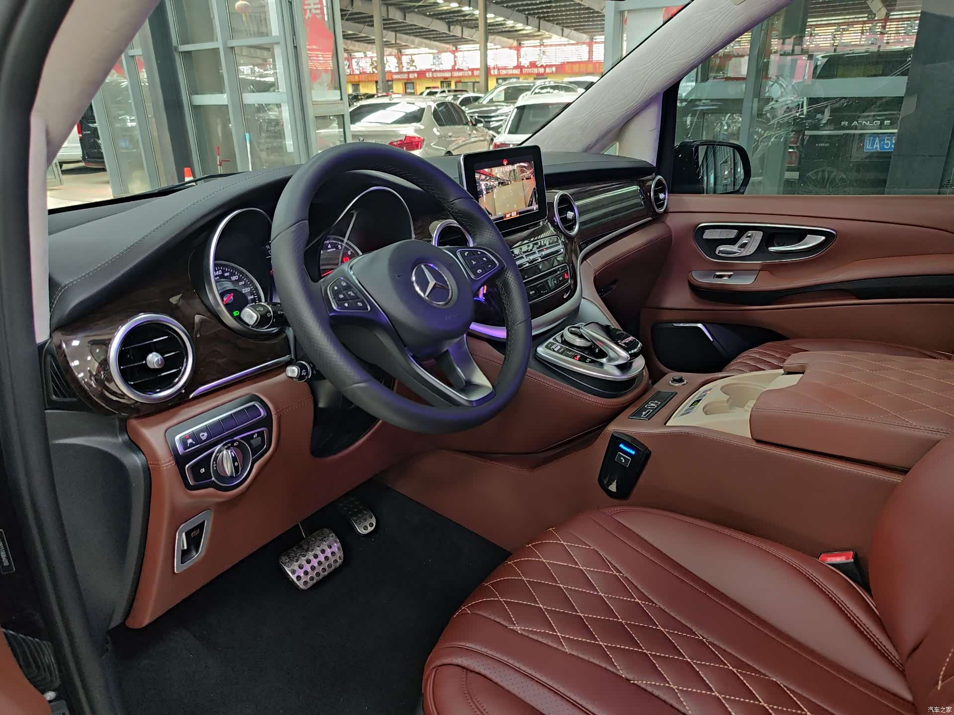 Mercedes-Benz V-Class, 2020 13