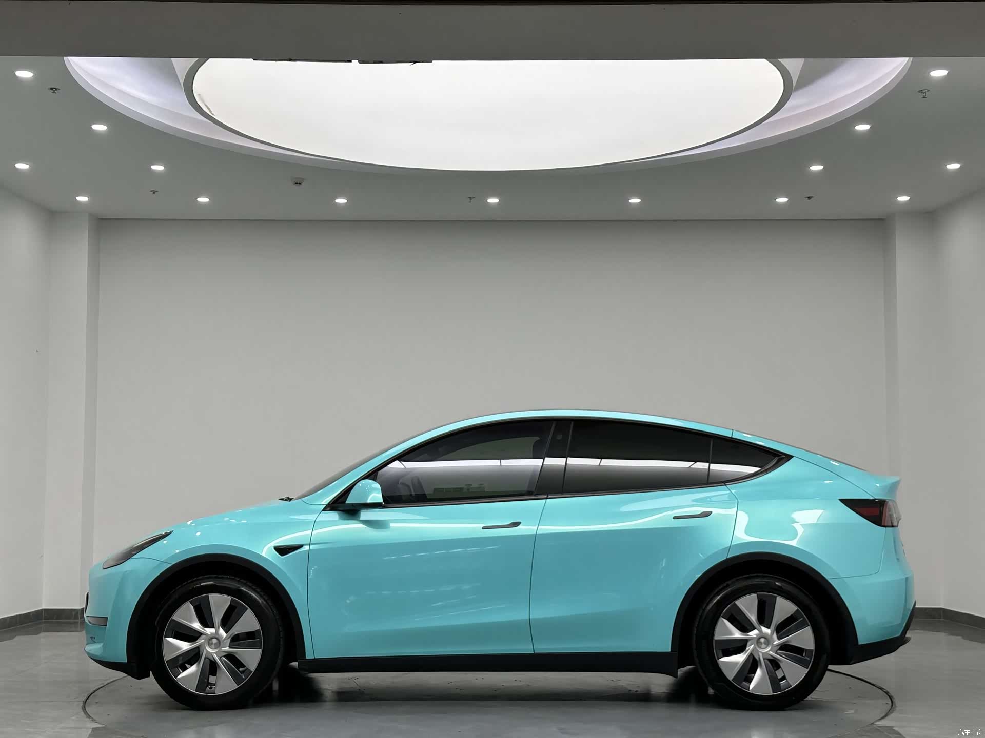 Tesla Model Y, 2023 все фото