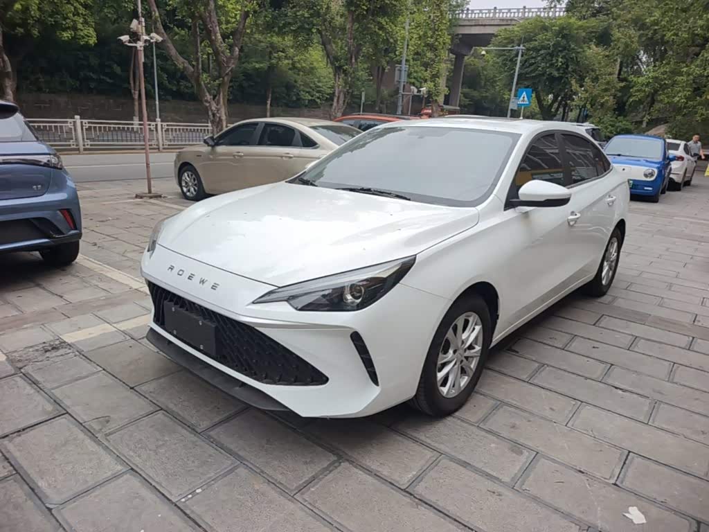 Roewe i5