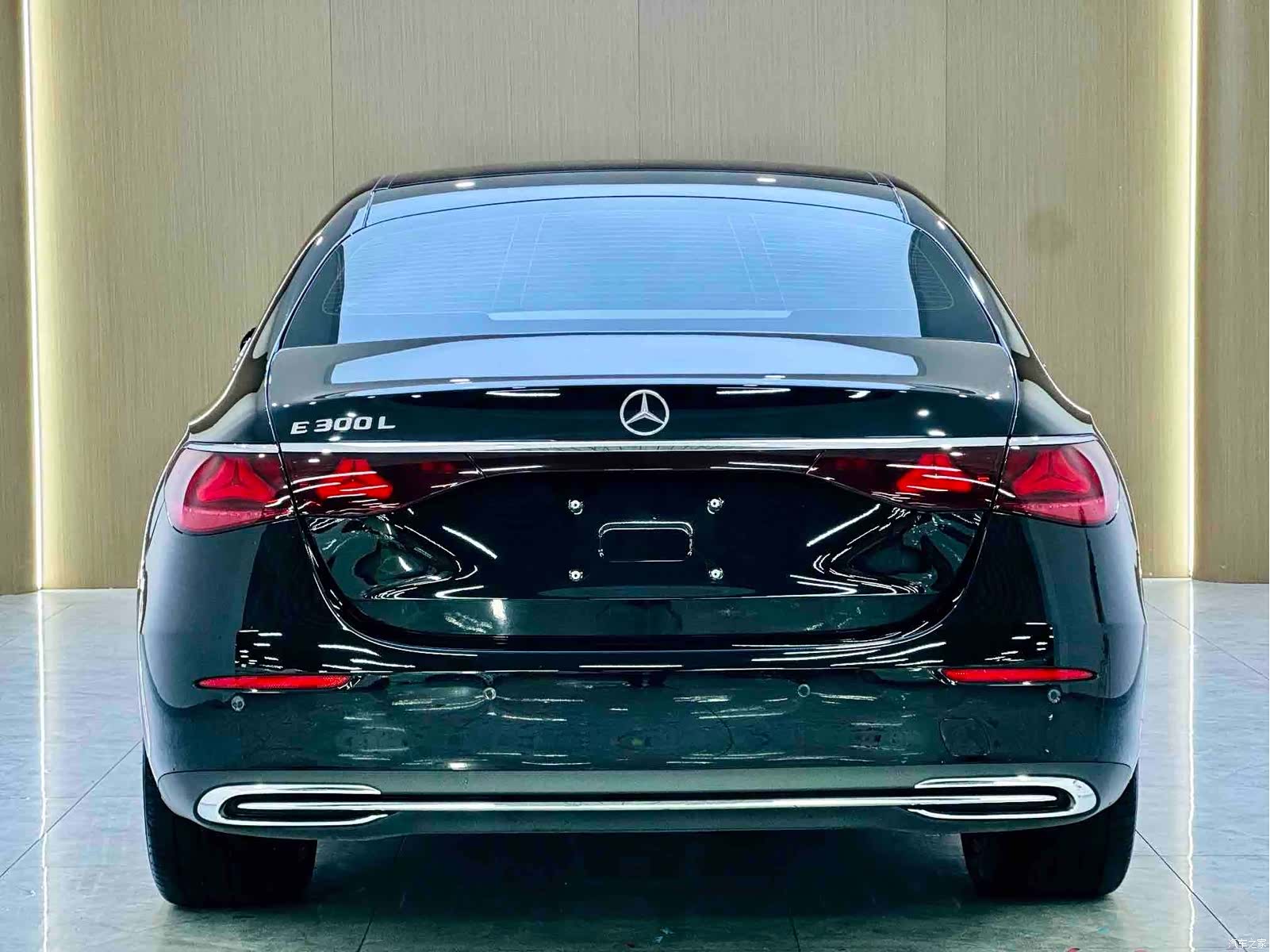 Mercedes-Benz E-Class, 2025 4