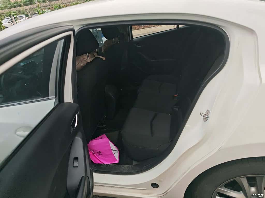 Mazda Mazda3, 2016 13
