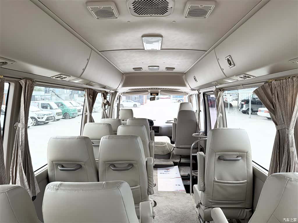 Toyota Coaster, 2011 11