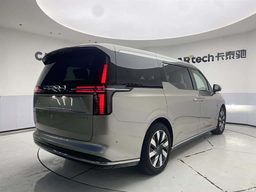 Volvo EM90, 2024 все фото