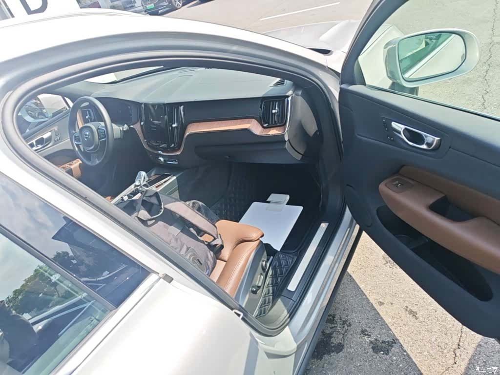 Volvo XC60, 2025 11