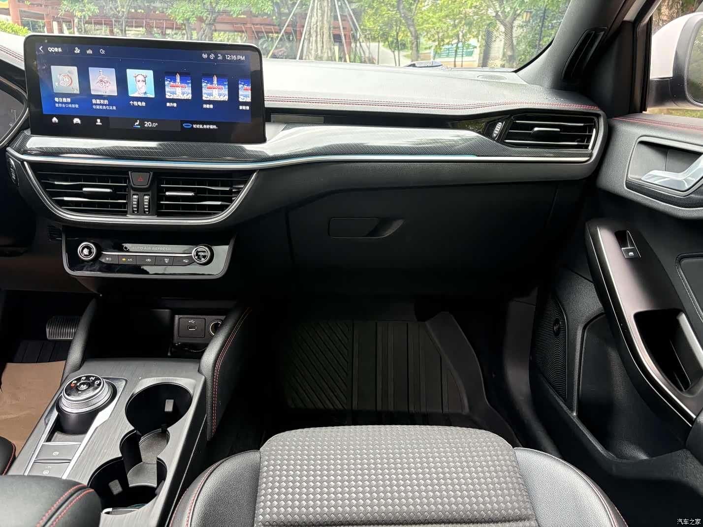 Ford Focus, 2022 12