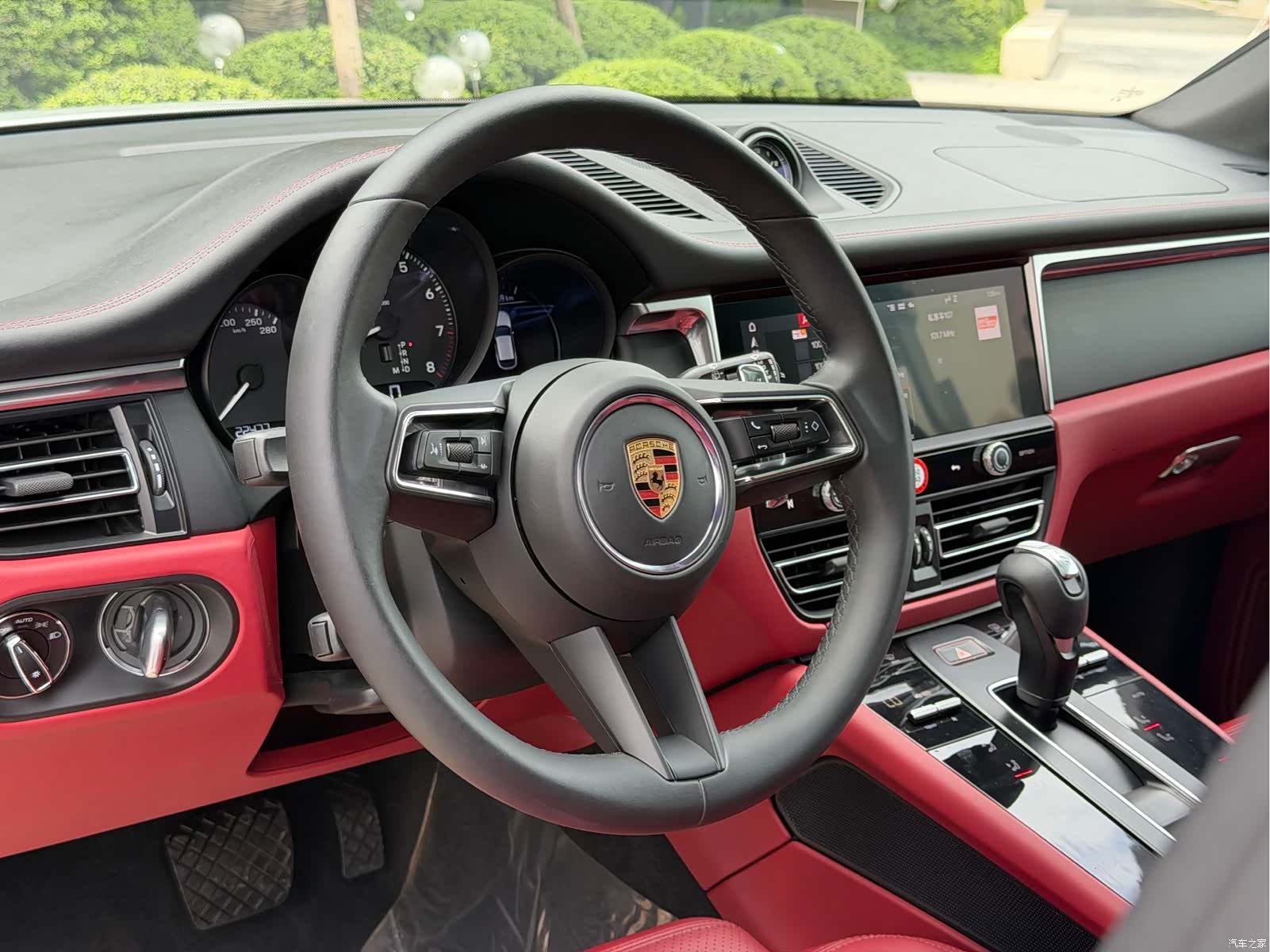 Porsche Macan, 2023 11