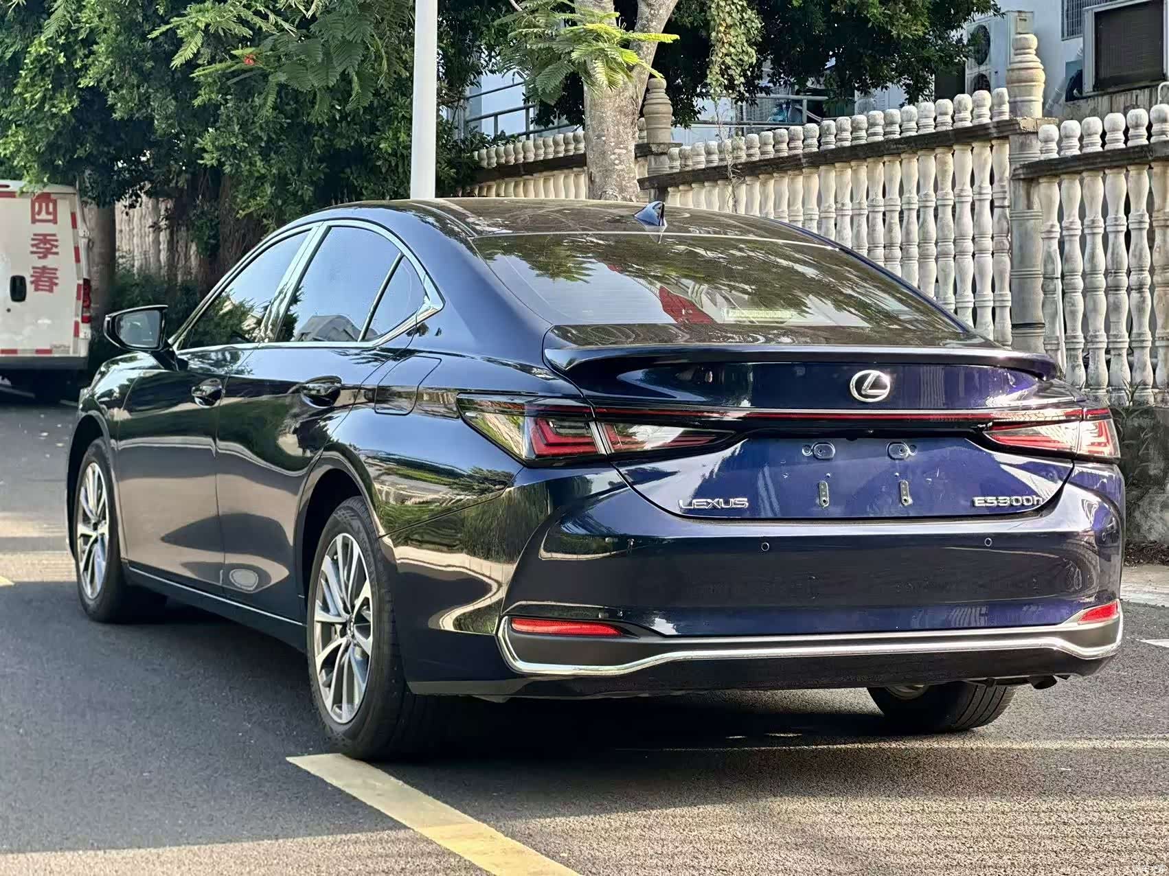 Lexus ES, 2025 9