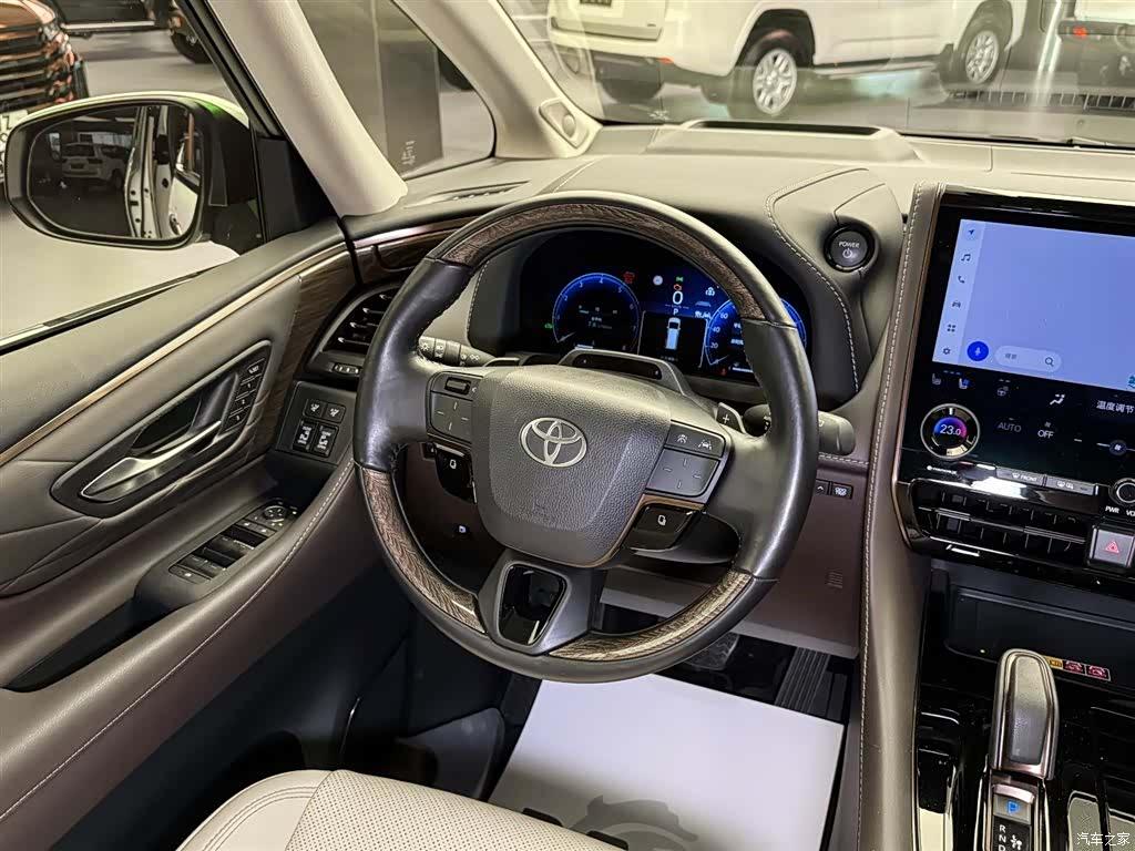 Toyota Alphard, 2024 10