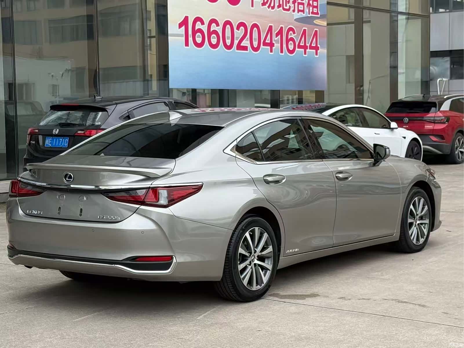 Lexus ES, 2019 8
